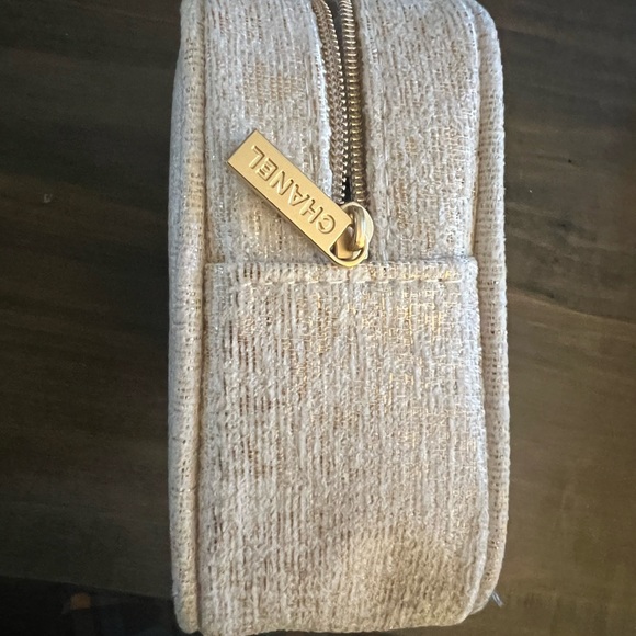 Chanel On The Go Makeup Set - Picture 3 of 5